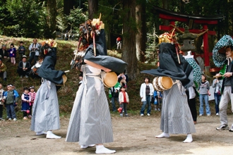 温泉神社獅子舞.jpg