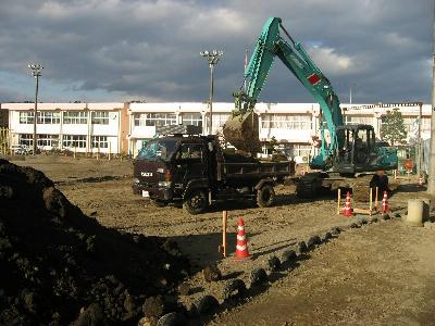 重機による除去作業（12月12日）