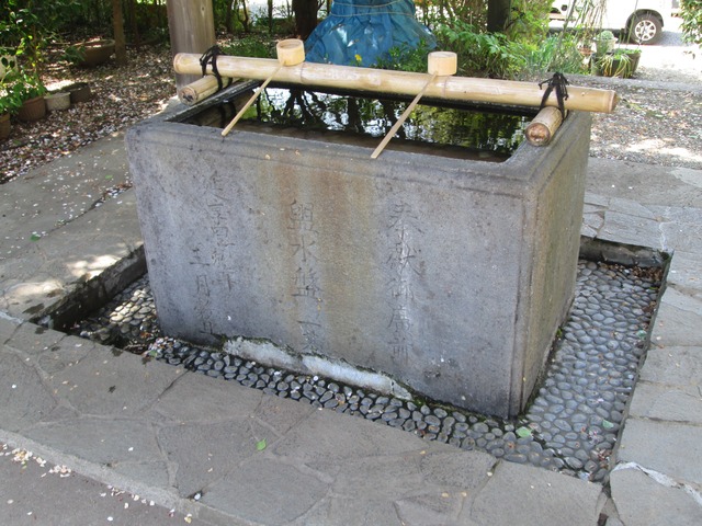 大田原神社手水盥.jpg