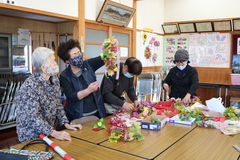 カラオケ会手芸の様子