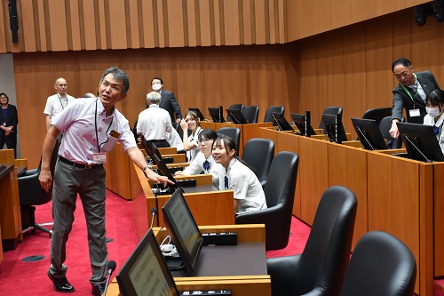 議場見学1（大田原女子高校）