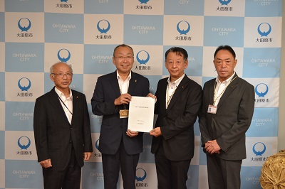 報告書市長提出